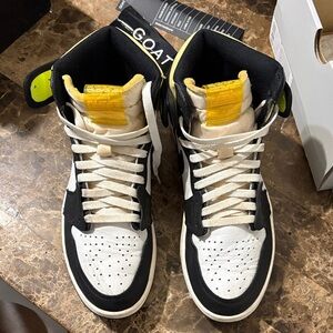 Nike Jordan 1 Retro High OG Volt Stylish High-Top  Mens 9.5sz